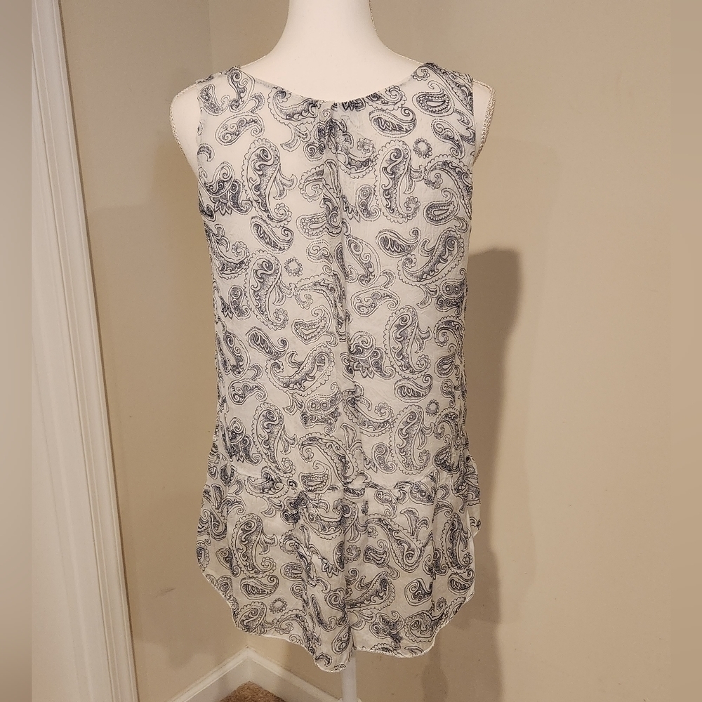 VIA Signoria White and Blue Silk Paisley Sleeveless Blouse Large (Made in Italy) - Picture 5 of 9